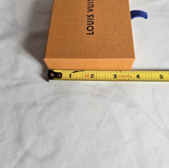 🔥EUC LOUIS VUITTON SMALL GIFT BOX - Picture 6 of 7